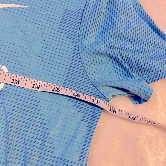 Nike Dri-Fit short sleeve athletic tee - Picture 3 of 3